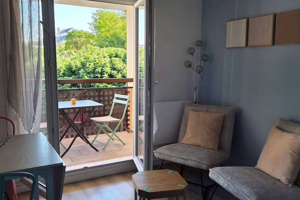 Appartement entier, Appt 2 chambres avec terrasse, accès direct plage de Mr Hulot in Saint-Marc-sur-Mer, Saint-Nazaire