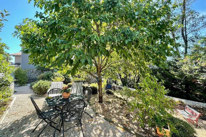 Gîte pour 4 personnes, avec jardin à Aiguilhe