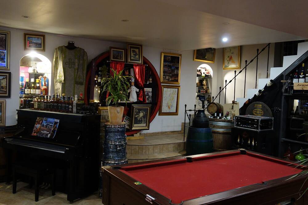 Hostelry private in Écully, Rhône
