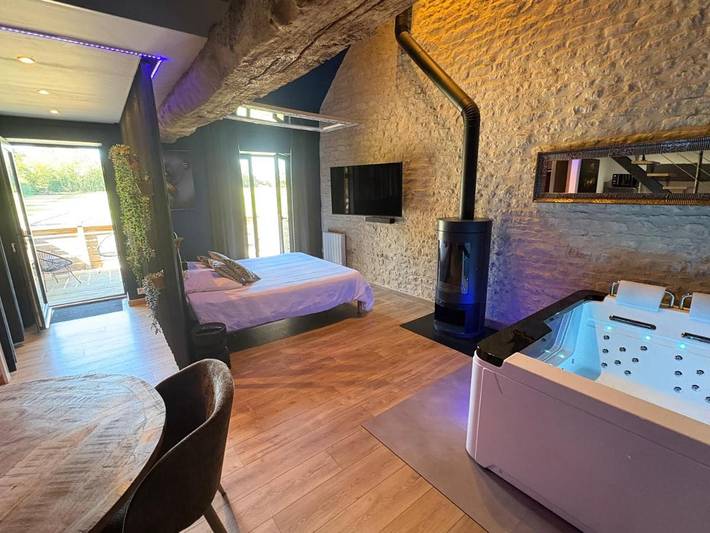 Location de vacances pour 2 personnes, avec Jacuzzi et Terrasse ainsi que Jardin et Vue à Le Fresne-Camilly