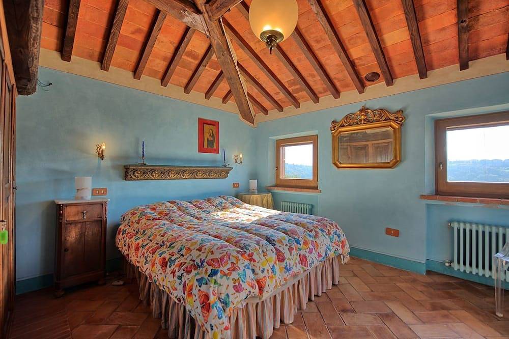 Oasi toscana con vista su Montepulciano, Villa con piscina e giardino esclusivo in Montepulciano, Chianti