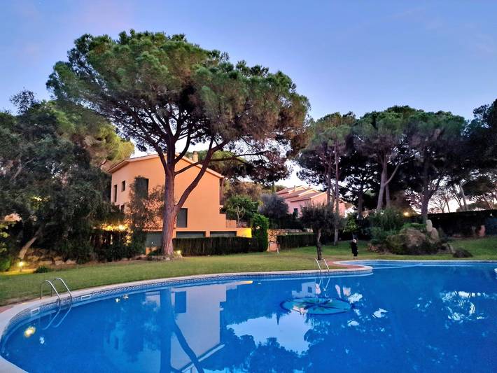 Casa de vacaciones para 6 personas, con vistas al mar y piscina además de jardín y terraza - 1