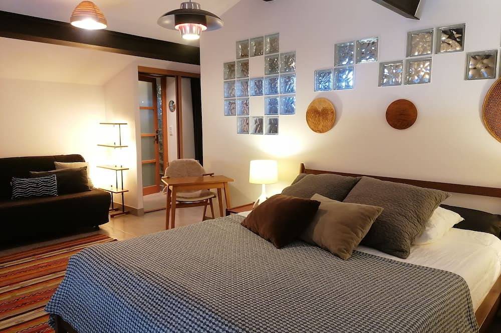 Stone house with jacuzzi, between Cannes and Fréjus, independent mini loft, air conditioning in Les Adrets-de-l'Estérel, Massif de l'Esterel