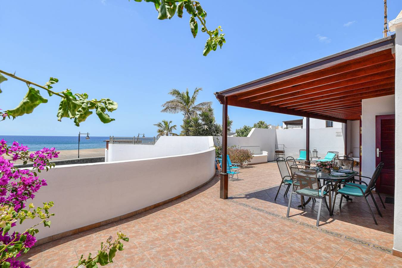 Bungalow Vistamar cerca de la playa con vistas al mar, piscina, Wi-Fi y terraza; admite mascotas in Playa Honda, Arrecife