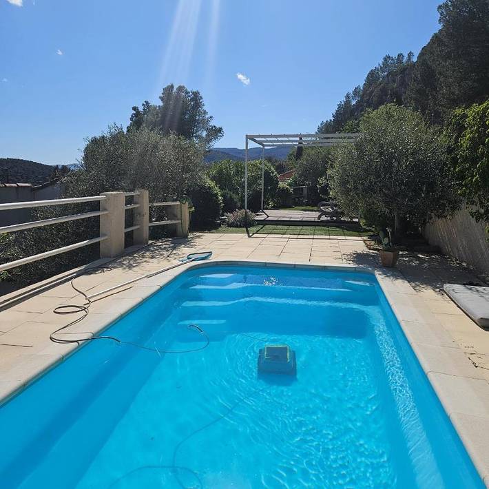 Gîte pour 2 personnes, avec piscine ainsi que vue et jardin à Auriol - 2