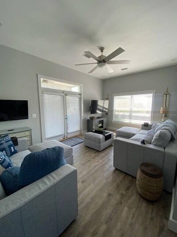 Vacation rental for 12 people, with yard and balcony in Grayton Beach