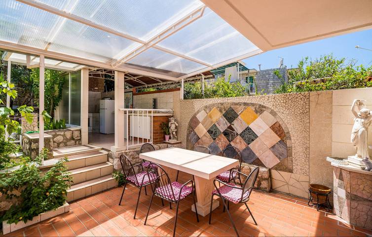 Ganze Ferienwohnung, Gemütliches Apartment mit Pool und Terrasse, 1,5 km zum Strand in Zaton, Grad Dubrovnik