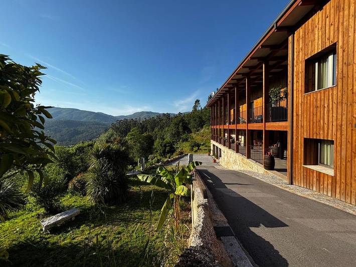 Chambre d’hôte pour 2 personnes, avec Terrasse et Jardin ainsi que Piscine et Vue à Terras de Bouro