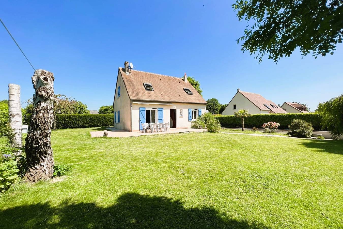 Spacious house of 100 m² with a beautiful garden in Équemauville, Region de Lisieux