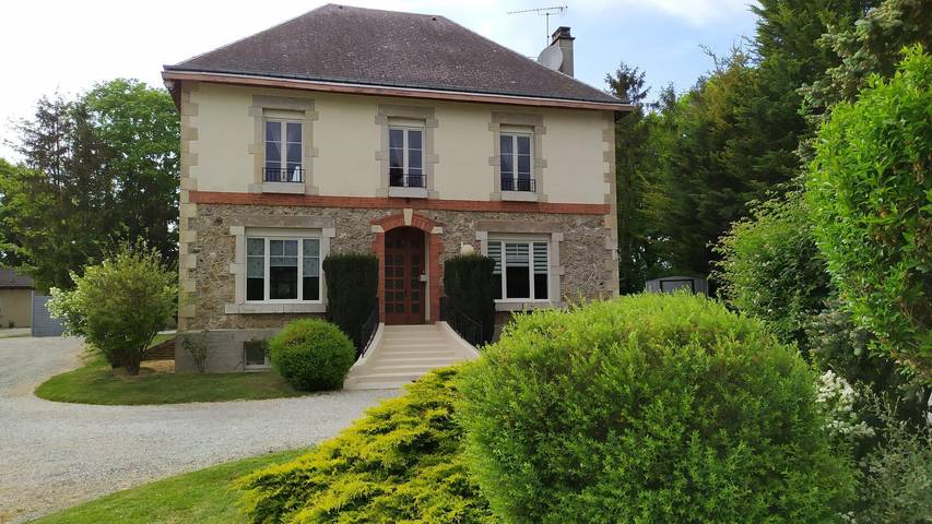 Gîte pour 13 personnes, avec Jacuzzi et Terrasse dans les Ardennes