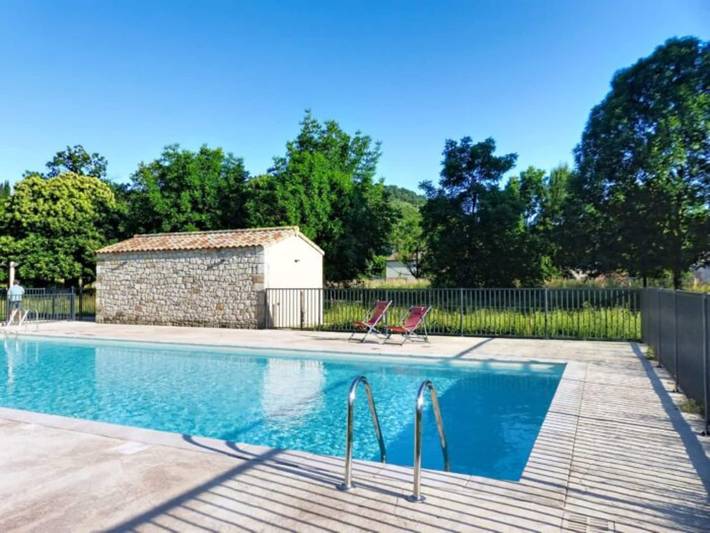 Location de vacances pour 2 personnes, avec Terrasse et Piscine à Chambonas