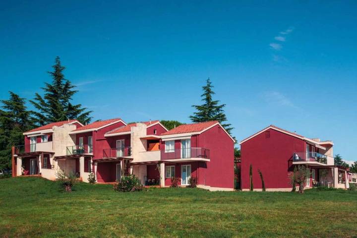 Ferienwohnung für 4 Personen, mit Balkon und Garten in Katoro