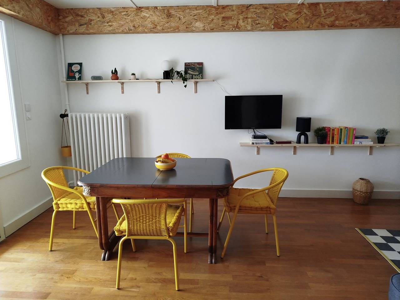 Appartement entier, Appartement centre-ville, avec terrasse au Sud et vue dégagée in Lons-le-Saunier, Jura