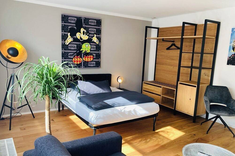 Ganze Wohnung, Modernes Studio-Apartment (110 qm) mit Balkon und vier Schlafzimmern in Grettstadt, Fränkisches Weinland
