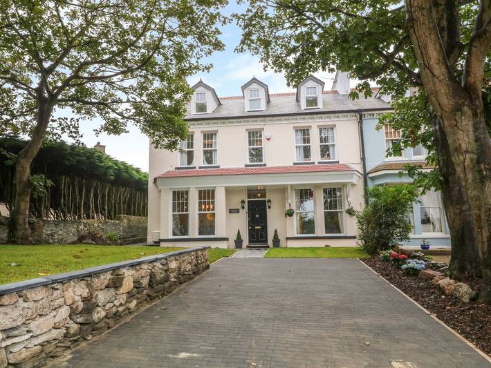 Cottage for 12 people, with Garden in Holyhead