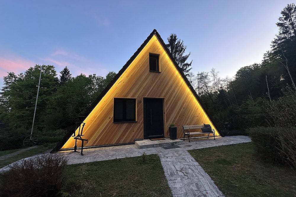 Modernes A-Frame mit Blick in den Wald und Terrasse in Grattersdorf, Vorderer Bayerischer Wald