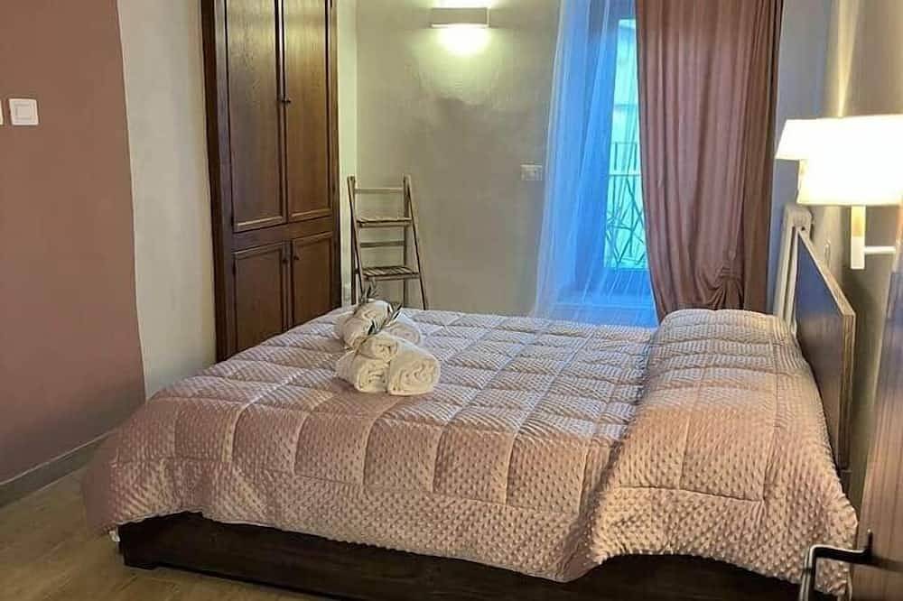 Hel leilighet, A Pink Primrose in the hamlet in Montecchio, Provinsen Terni