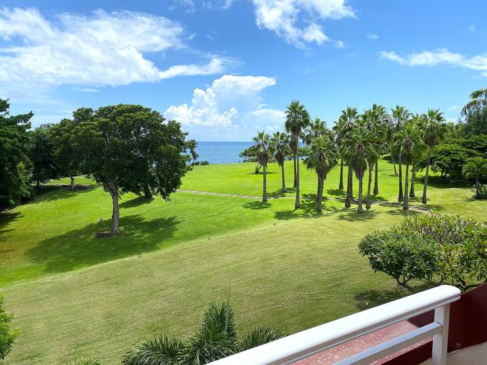 Appartement de vacances pour 6 personnes, avec jardin ainsi que terrasse et piscine