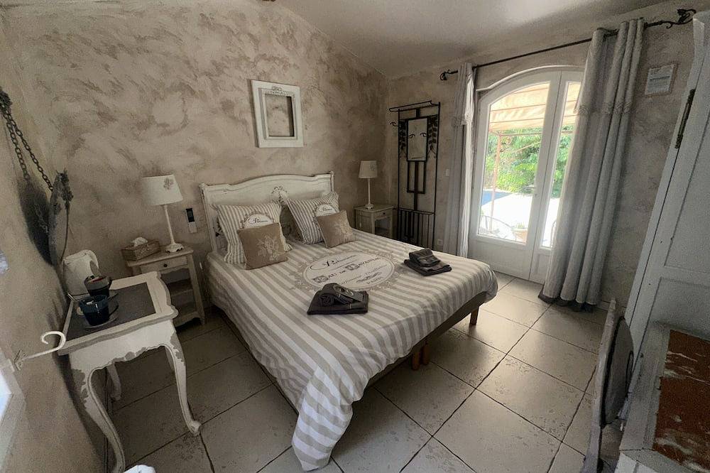 Doppelzimmer-Komfort-Ensuite mit Dusche-Gartenblick in Bouc-Bel-Air, Mittelmeerküste (Frankreich)