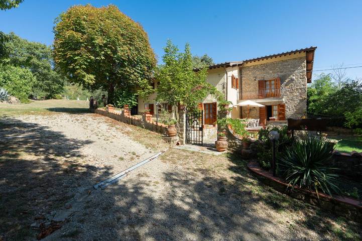 Maison de campagne pour 8 personnes, avec jardin et jacuzzi à Dicomano - 2