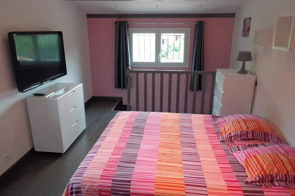 Homerez - Villa spacieuse avec piscine privée à La Gaude in La Gaude, Région de Cannes