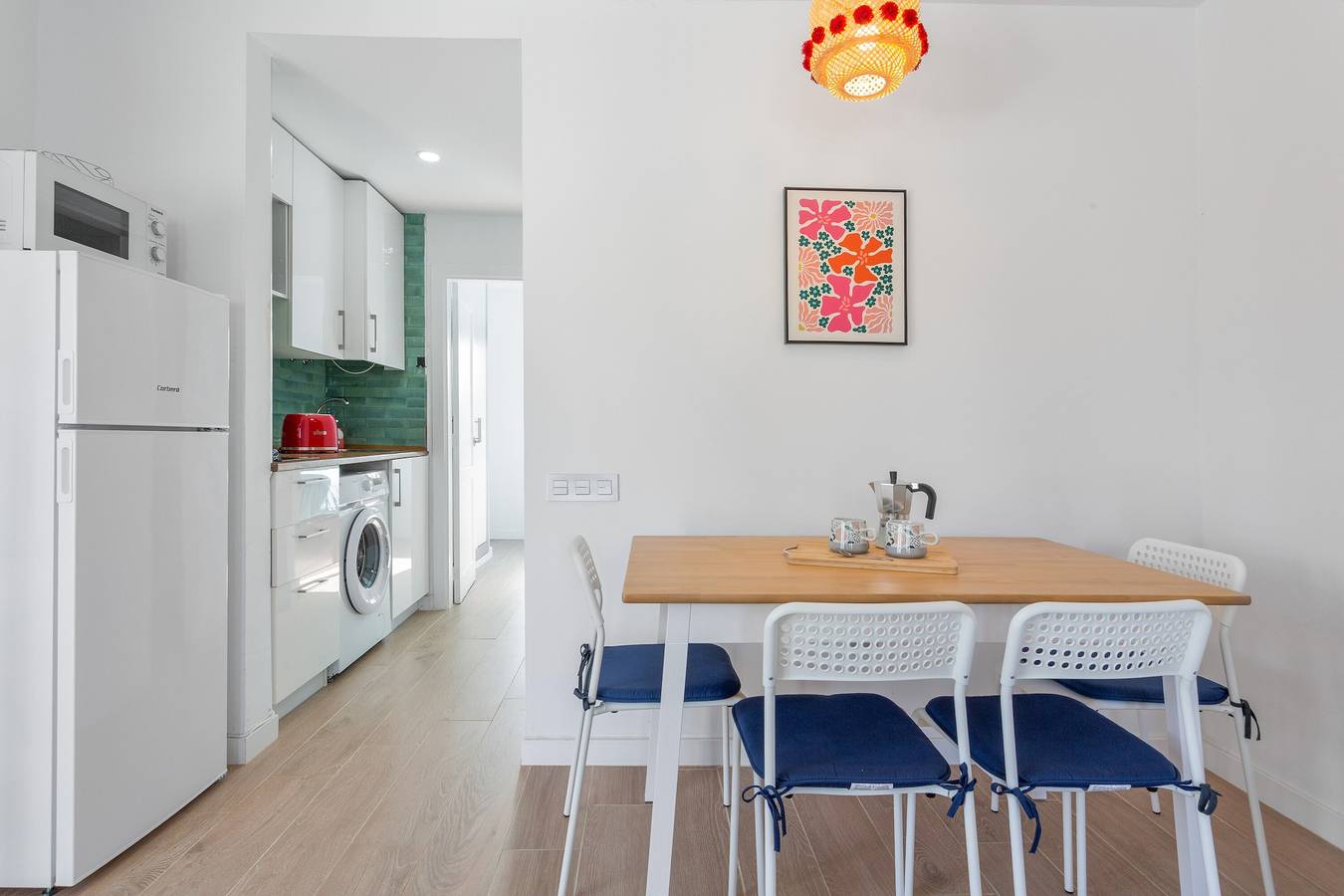 Apartamento entero, Apartamento vacacional 'Brisa Azul' con piscina compartida, terraza privada y Wi-Fi in Corralejo, La Oliva