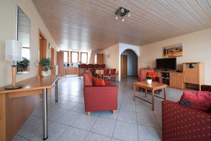 Ferienwohnung für 8 Personen, mit Balkon und Terrasse sowie Sauna und Ausblick in Spiegelberg