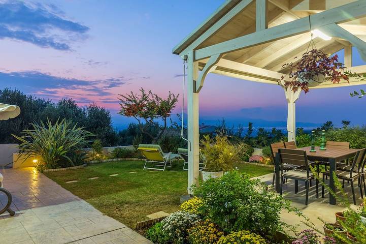 Ferienwohnung für 4 Personen, mit Balkon und Garten in Heraklion
