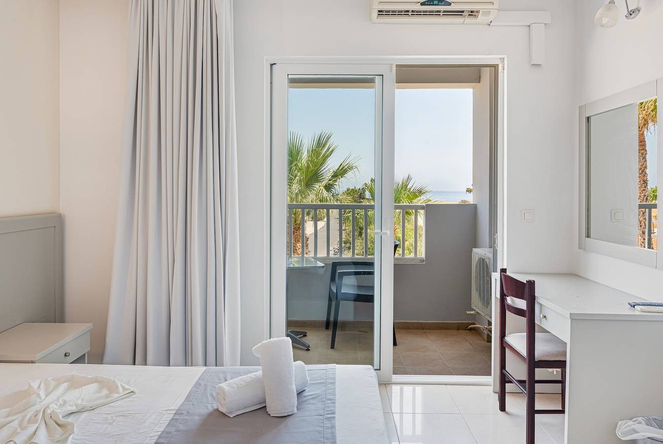 Studio Appartement 'Evripides Triple Room 2' met Gedeeld Zwembad, Gedeelde Tuin en Airconditioning, foto 7