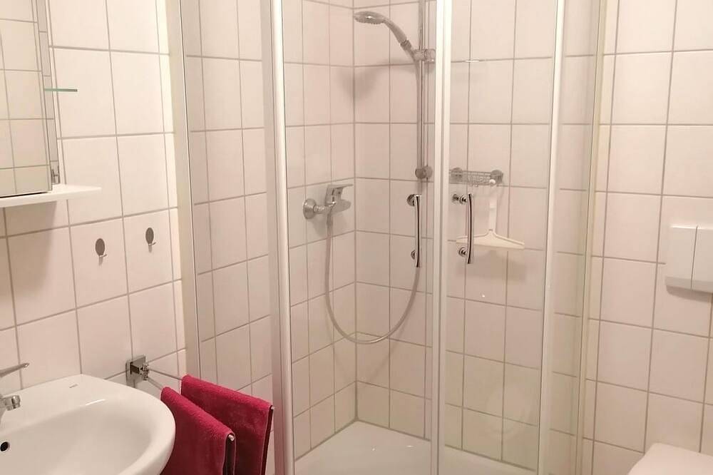 Ferienweingut Hensler - Ferienwohnung Rivaner, Dusche, Wc, Terrasse in Briedel, Traben-Trarbach und Umbegung