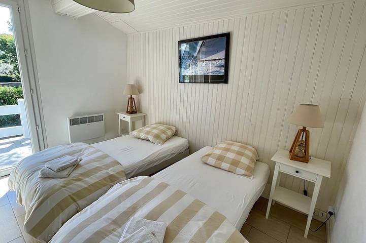 Location de vacances pour 6 personnes, avec jardin et terrasse dans Hourtin Plage - 3