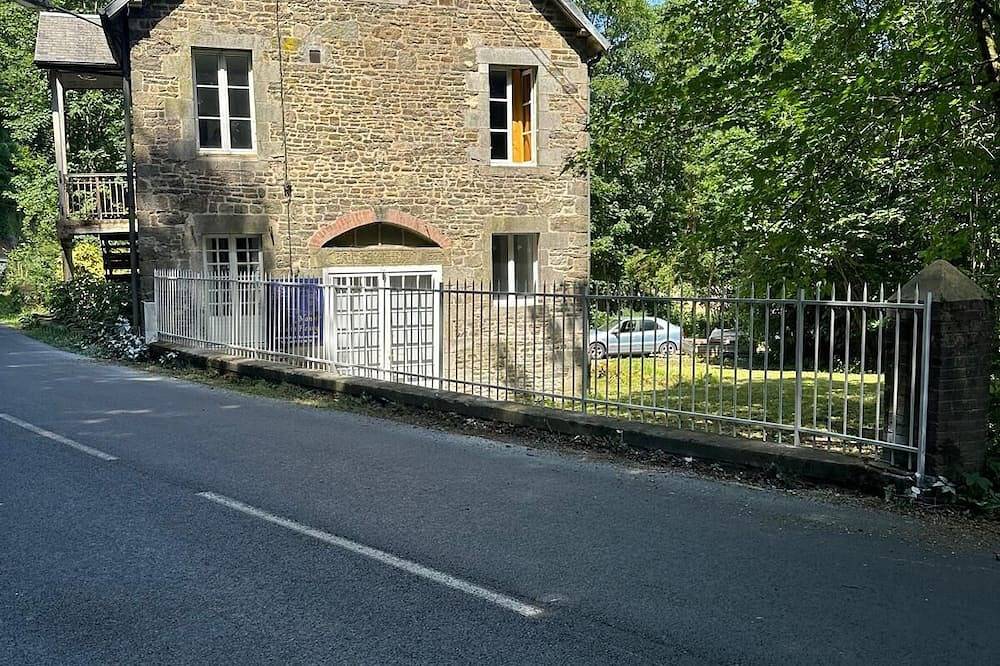 Fleury Mill Manor in Villedieu-les-Poêles, Côte de la Déroute