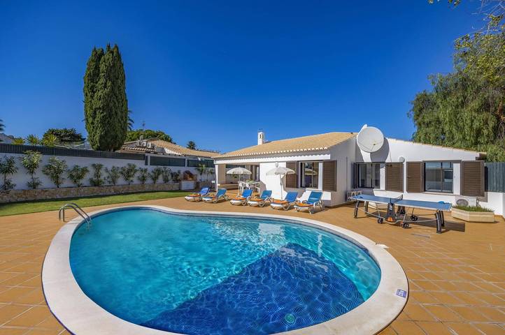 Villa Buganvillea by Villa Plus in Albufeira e Olhos de Água, Faro Distrikt