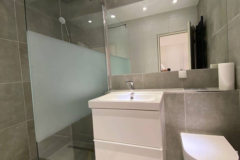 Ganze Wohnung, Modernes Apartment Duisburg bis 3 Personen, mit Balkon für Monteure und Urlauber in Homberg/Ruhrort/Baerl, Duisburg