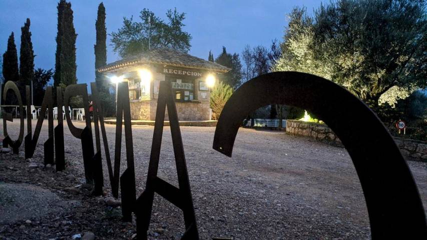 Camping pour 2 personnes, avec piscine ainsi que vue et terrasse, animaux acceptés dans Aragon (Espagne) - 4