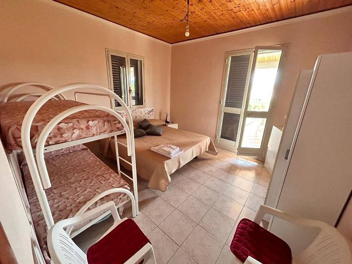 Gîte pour 4 personnes, avec balcon et vue à Agnone Bagni - 3