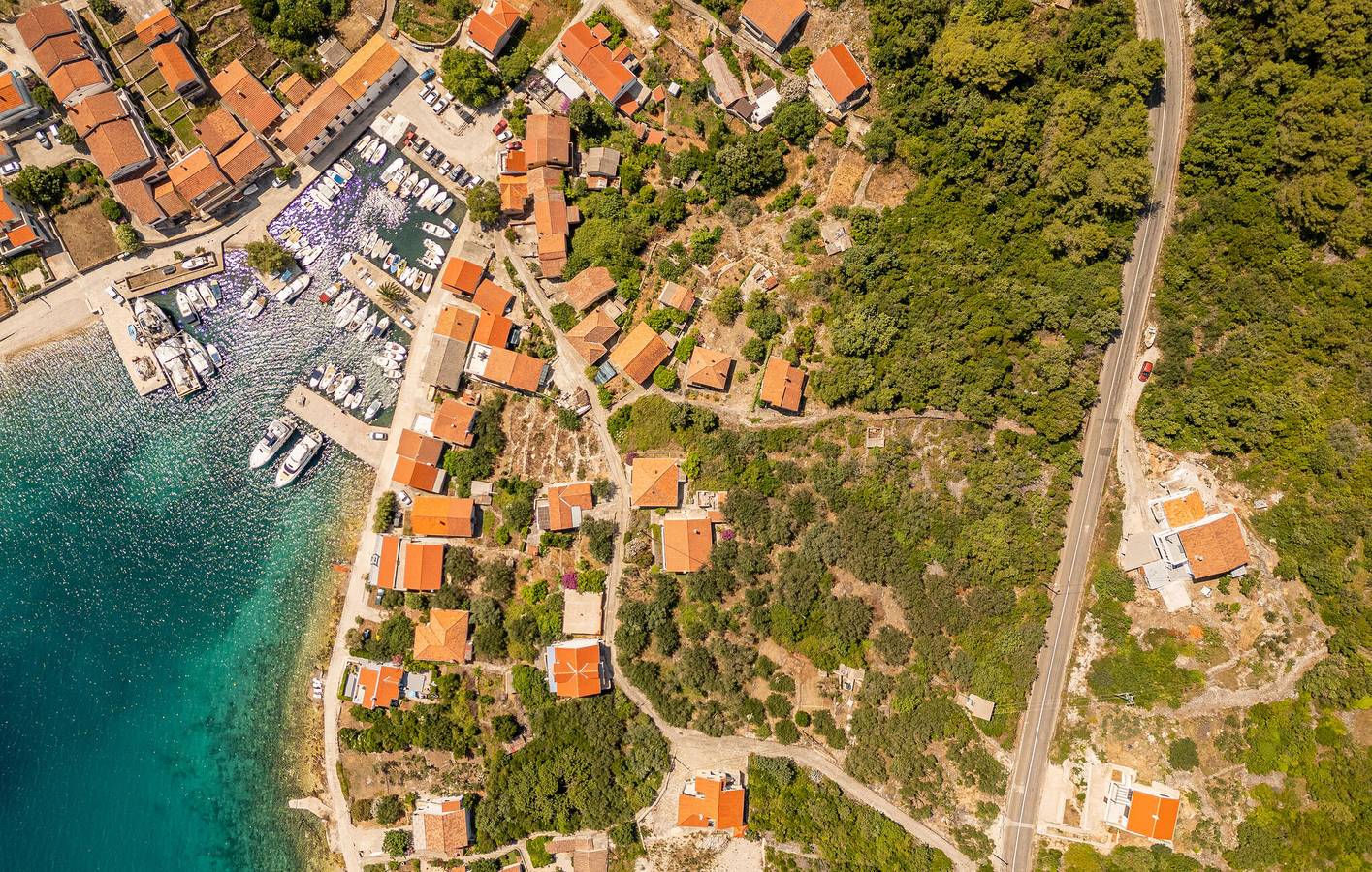Ganze Ferienwohnung, Gemütlich, 2 km von der Küste entfernt: WLAN, Klimaanlage, Parkplatz, Terrasse und Küche! in Zadar (Kommun), Iz