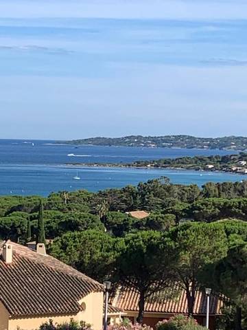 Gîte pour 2 personnes, avec jardin ainsi que piscine et vue dans Plage Des Elephants
