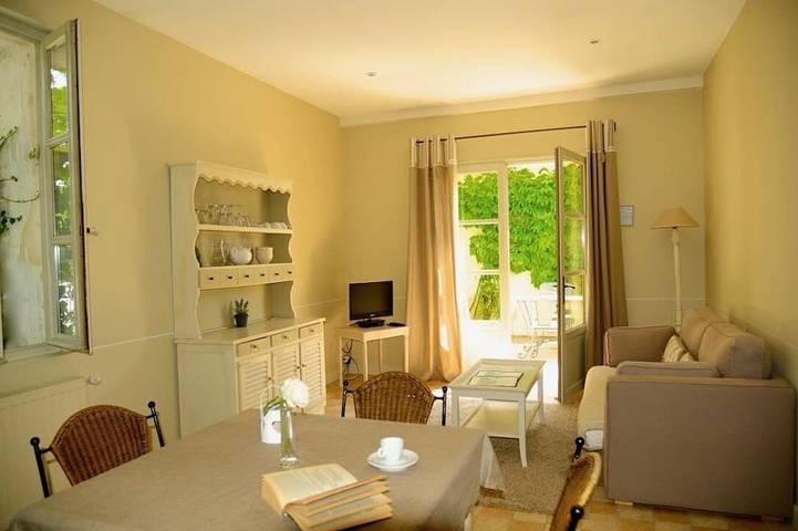 Gîte pour 2 personnes, avec piscine et jardin à Saint-Rémy-de-Provence - 3