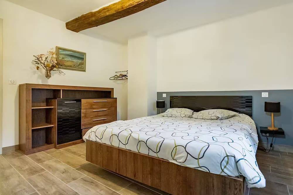 Provencal house with swimming pool in Banon, Forcalquier region