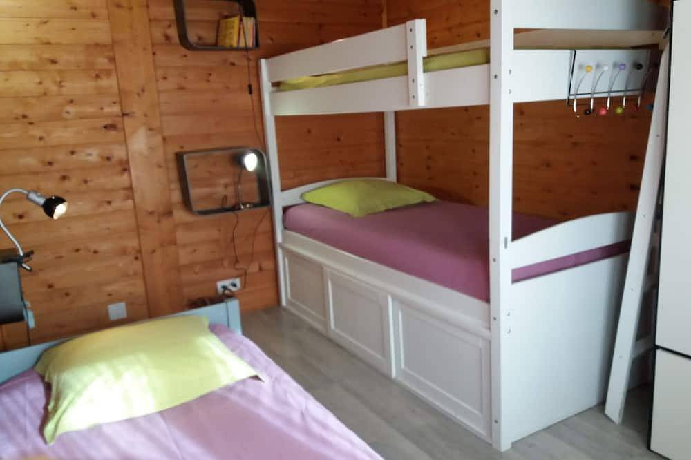 Swimming Pool and Jacuzzi Gîte \"Les chênes blancs\" in Provence in Aubignan, Parc naturel régional du Mont-Ventoux