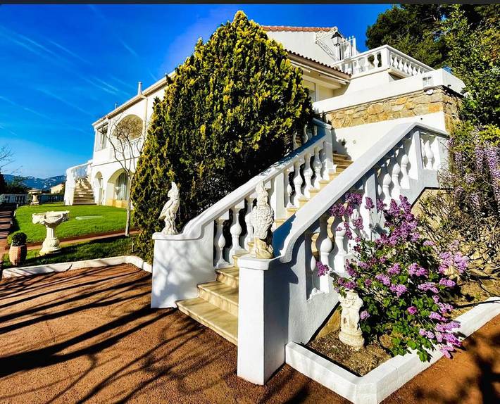 Location de vacances pour 10 personnes, avec vue et piscine ainsi que sauna et jardin à Saint-Zacharie - 2