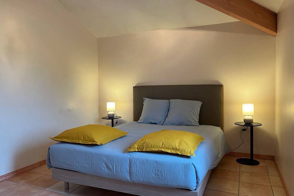Bastide de l'Olivier 82 and its two units, \"La Tour\" and \"Les Roses\" in Lafrançaise, Quercy
