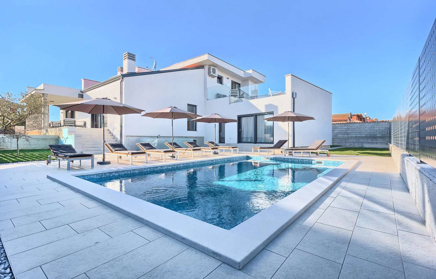 Villa Fortuna - in der historischen Stadt Buje mit 4 Schlafzimmern und einem Pool, nahe dem Strand in Kaštel (Plovanija), Buje