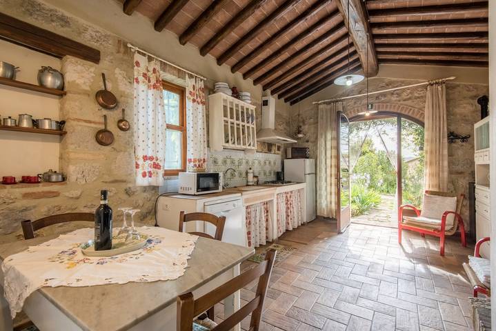 Ganze Wohnung, Ferienwohnung 'Appartamento Capannina' mit privatem Garten, Wlan und Klimaanlage in Lano, Colle di Val d'Elsa