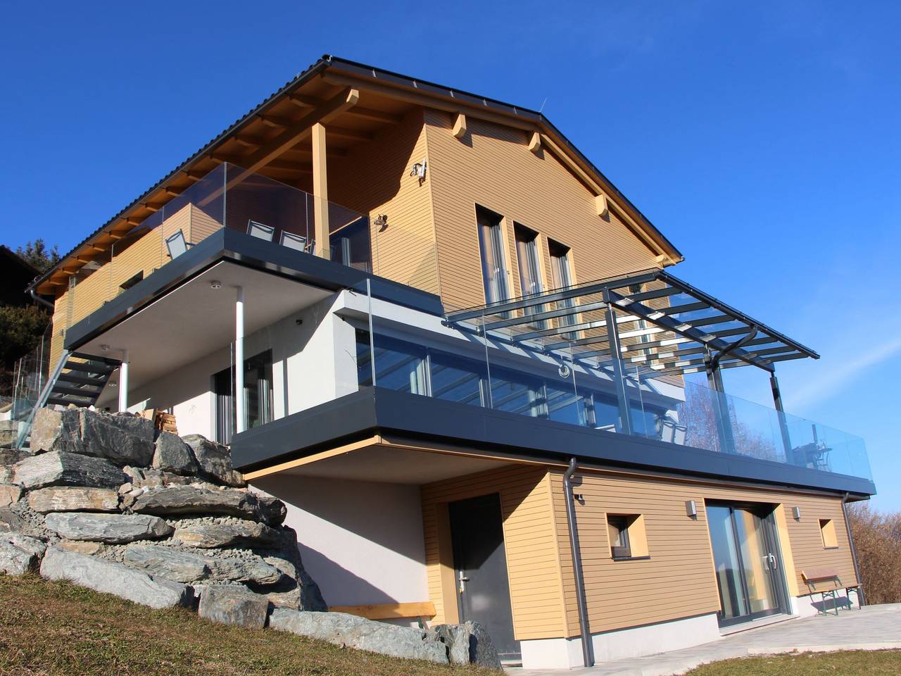 Freistehendes Ferienhaus mit Blick auf den See in Gerlitzen