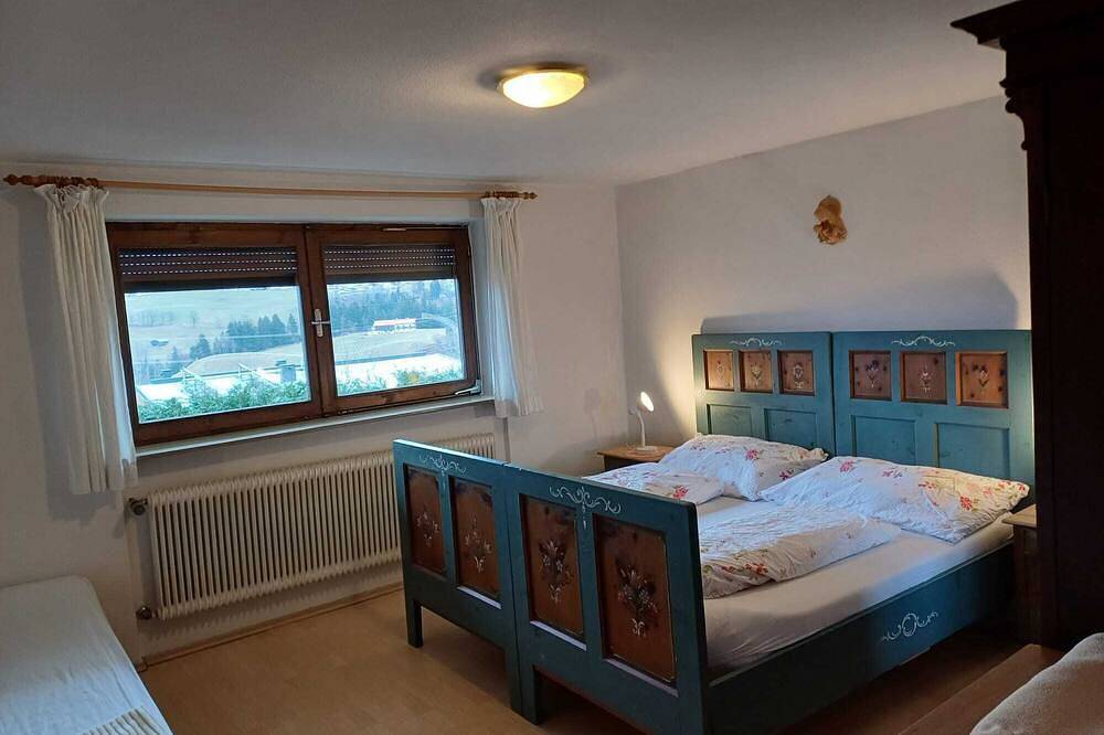 Ganze Wohnung, 100 Euro Gutschein für Schikurs pro Kind, ruhig, direkt neben Skilift in Tuxer Alpen, Kolsassberg