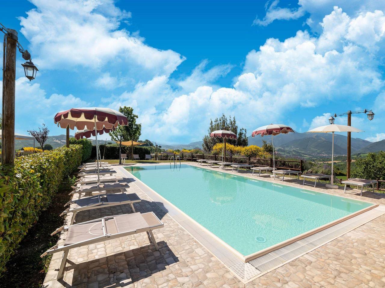 Landhuis in Marche met Zwembad en Uitzicht in Cagli, Valle del Metauro