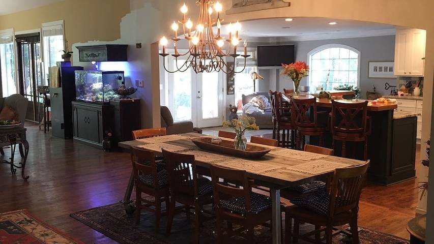 Barn for 2 people, with yard and hot tub in Georgia