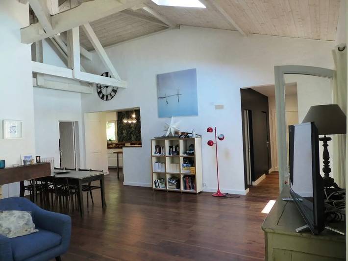 Villa des Acacias con piscina climatizada entre lago y océano. Wifi. in Lago de Hossegor, Hossegor